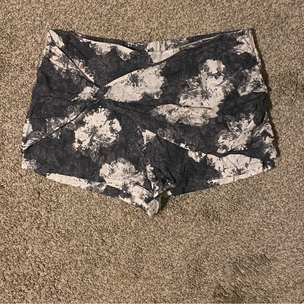 Free People Floral Linen Twist Front Short Sz Medium - Picture 7 of 7